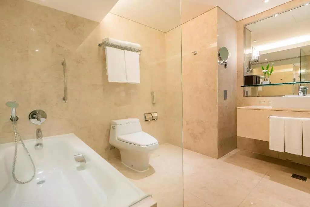 Holiday Inn Bangkok Silom